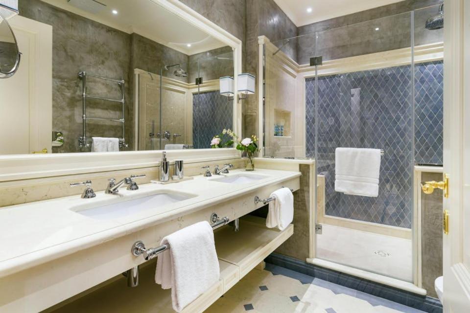 Luxury Corso 14 With Duomo View Apartment